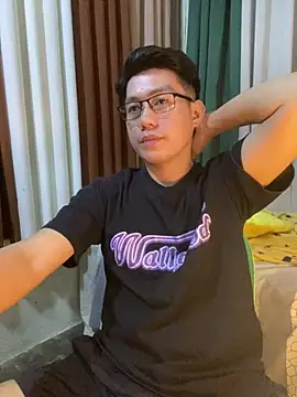 xshyboyx live cam on Stripchat