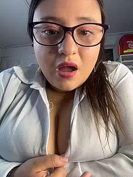 LuisAny live cam on Stripchat