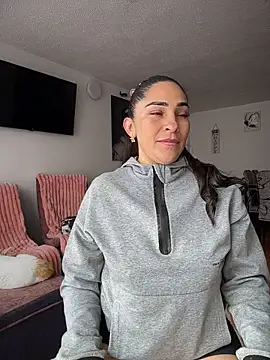 luna_lgomez_ live cam on Stripchat