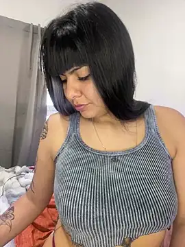 Miaaromero live cam on Stripchat