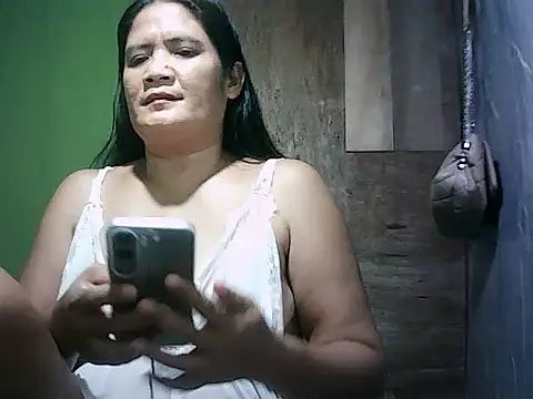Coppearl live cam on Stripchat
