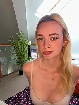Lolabunnyblondie webcam