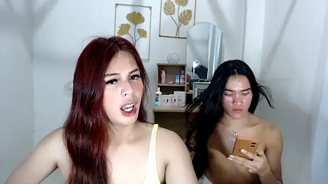 hugecockpaula live cam on Stripchat