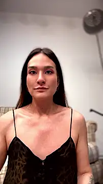 ayumiiitrans (T milf) - cross leg whit dick to back.