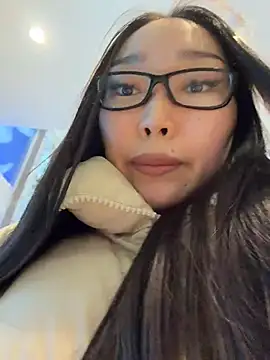 trytomakememoam live cam on Stripchat