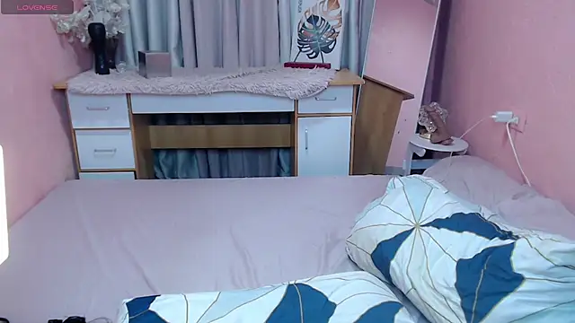 LadyVeloura live now