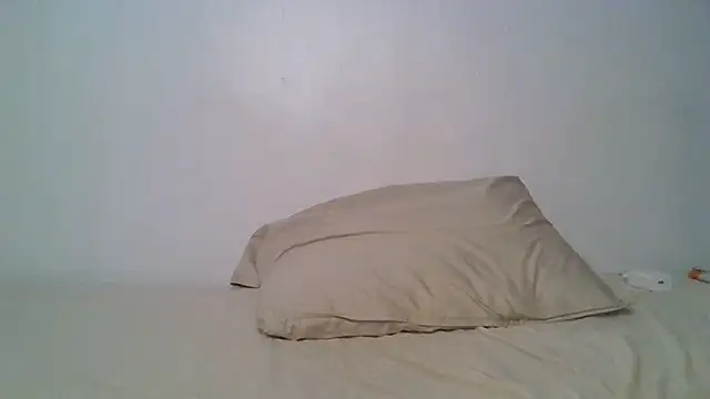 Alanahartt live cam on Stripchat