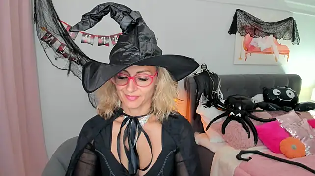 MuseOfStage live cam on Stripchat