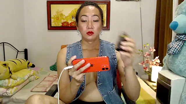LovelyQueen69 live cam on Stripchat