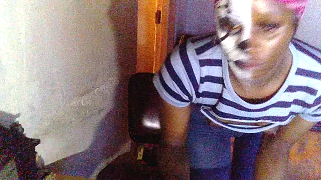 Nikistickyxx25 live cam on Stripchat