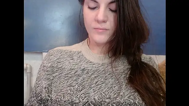 AliceTailor live cam on Stripchat