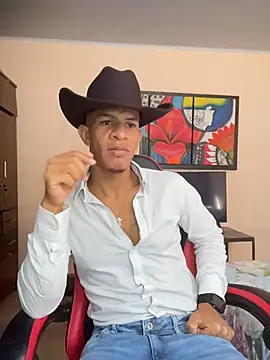 Felipe-ReyesF4 live cam on Stripchat