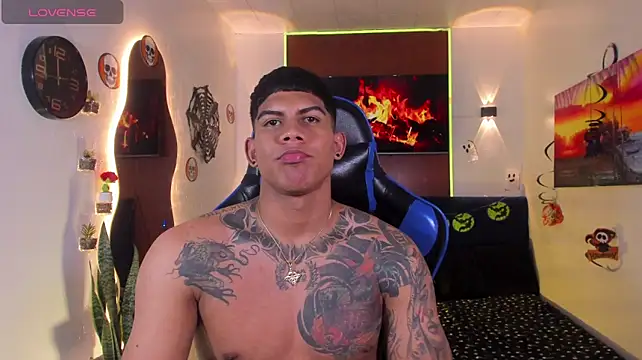 Damian_latinxxx live cam on Stripchat