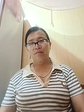Chilly-wet live cam on Stripchat