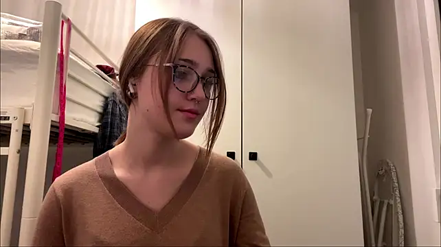 sereneglowz live cam on Stripchat