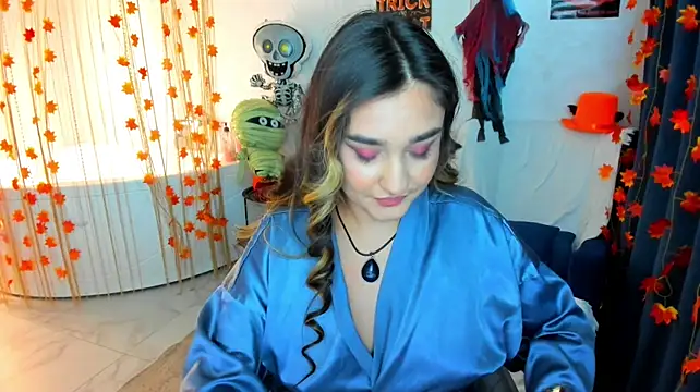 GoldenHeart_1 live cam on StripChat