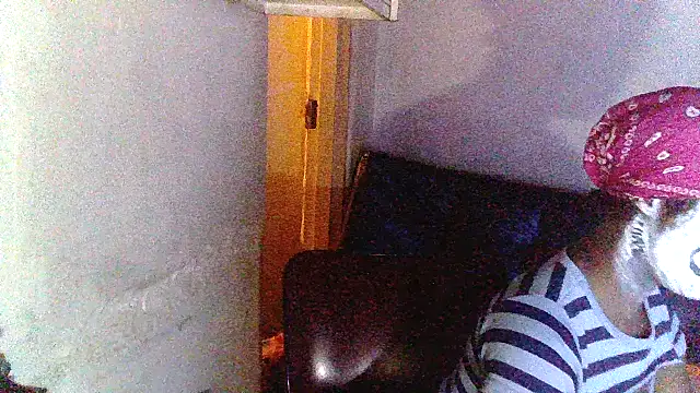Nikistickyxx25