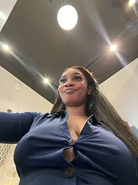 ___Nessa in diretta in cam