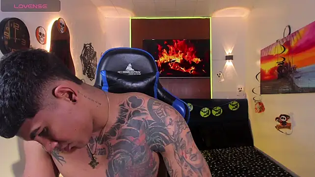Damian_latinxxx live cam on Stripchat