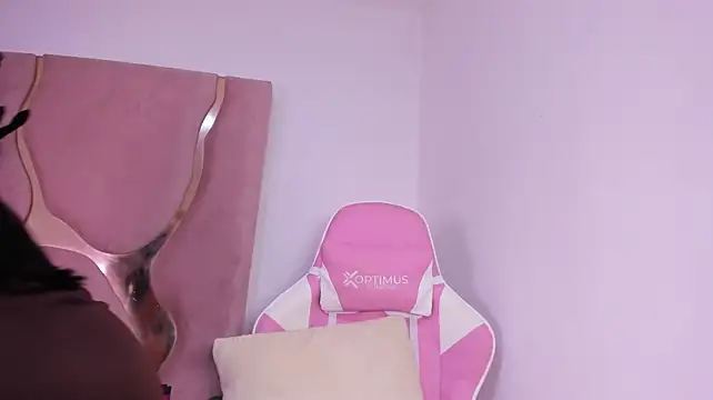 honeyhtx live cam on Stripchat