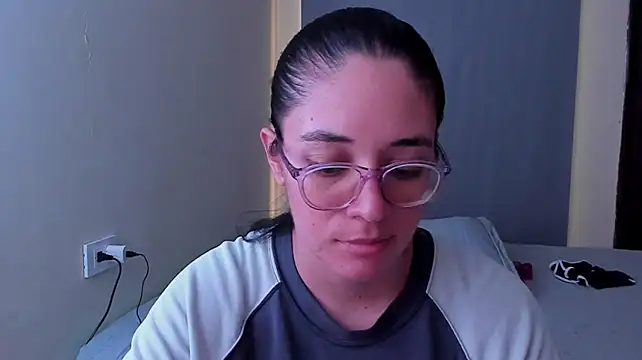 atenas_05_ live cam on Stripchat