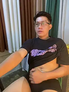 xshyboyx live cam on Stripchat