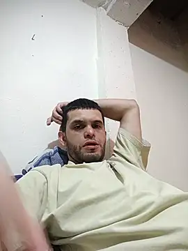 James21990 live cam on Stripchat