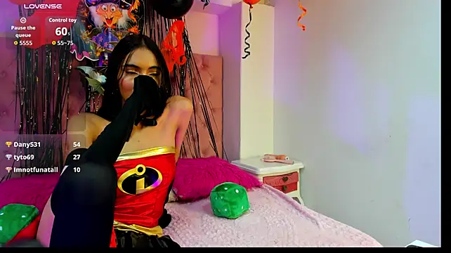 abrilcollins09 live cam on Stripchat