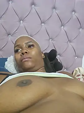 DashaSousaa live now