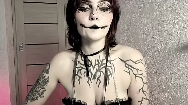 IntrigueYourDay live cam on Stripchat
