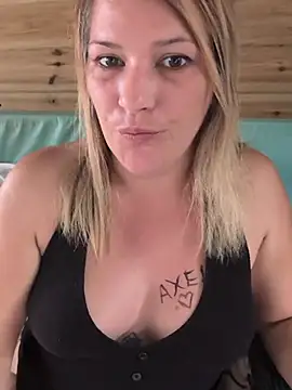 Pxetiteblonde1 live cam on Stripchat