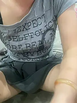 Ivy_Trix2 live cam on Stripchat