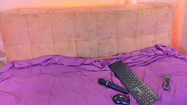 BELLA_TENTATION_CR live cam on Stripchat