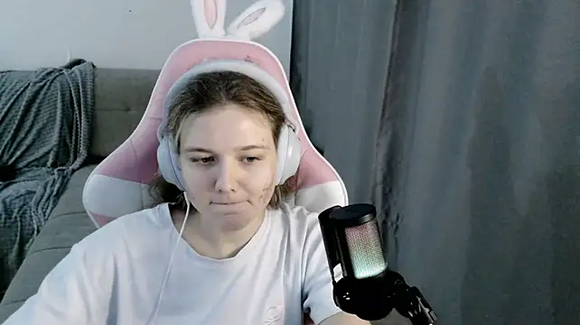 HelenMo0n live now