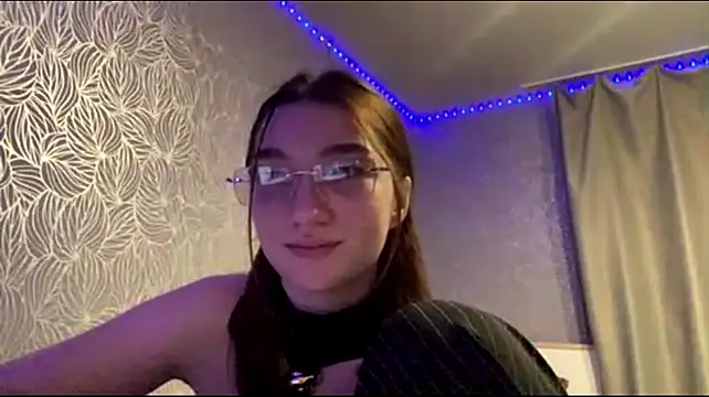 ManyMaron live cam on Stripchat