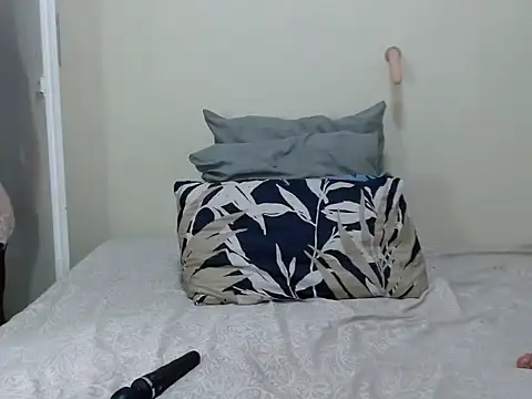 brunettenaomi1 live now