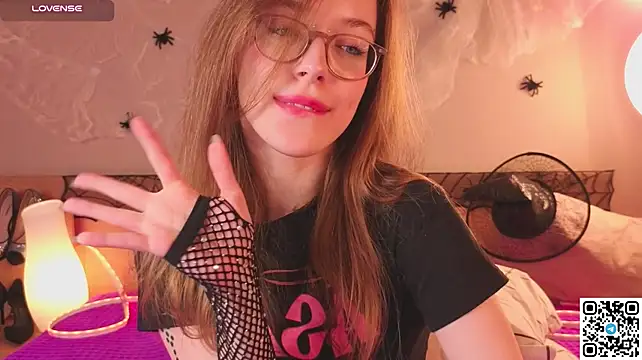 emmasday live cam on Stripchat