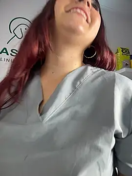 Nahomy_benet live cam on Stripchat