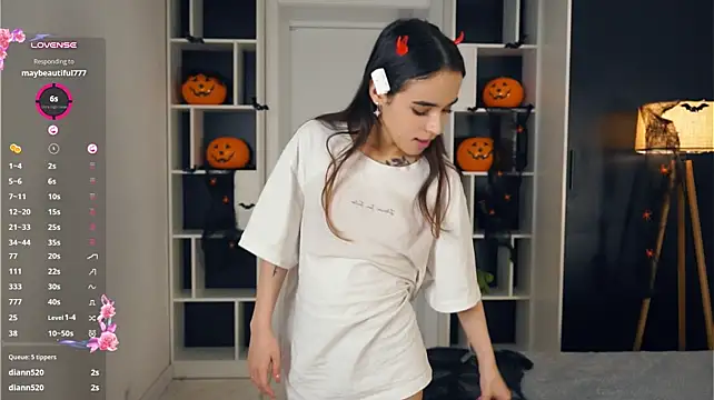 CourtneyBasbas的直播画面