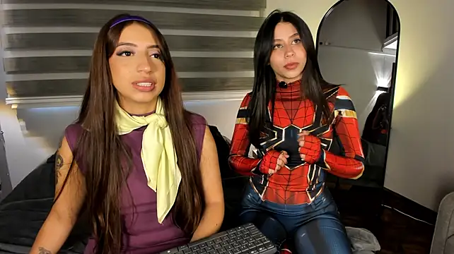 MERIDA_TAYLOR live cam on Stripchat