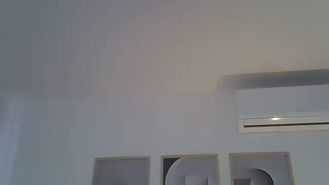 SkinnyKitten live cam on Stripchat