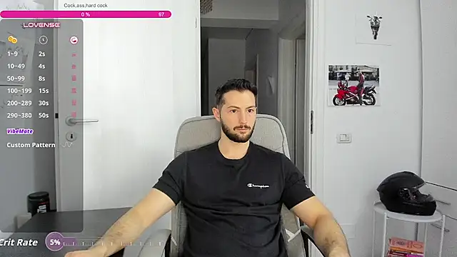 ZackFraser live cam on Stripchat