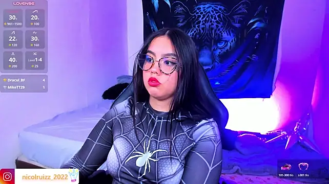 Nicolle_Ruizz live cam on StripChat
