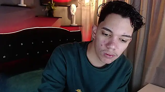 haku_nayro live cam on Stripchat