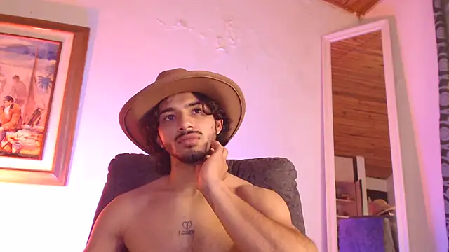 ArturoCardona_ live cam on Stripchat