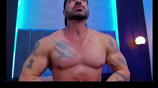 dennis__coxx live cam on Stripchat