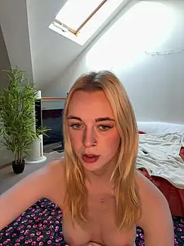 Lolabunnyblondie live cam