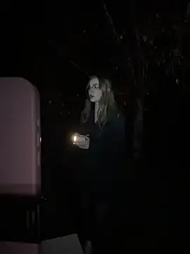 MilaMoone live cam
