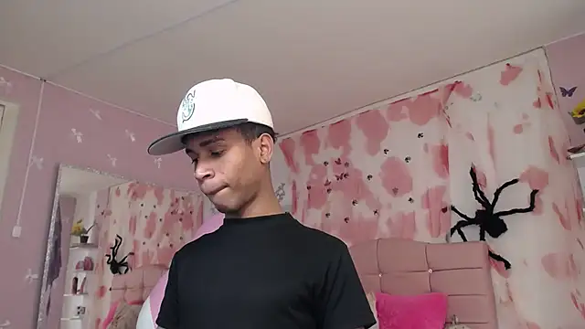 Santy_bigcock_01的直播画面