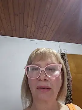SexyMilf1211的直播画面